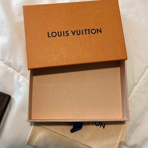 Louis Vuitton Keyring Holder - Picture 3 of 10